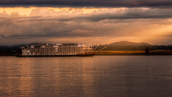 Queen of the West on the Columbia
